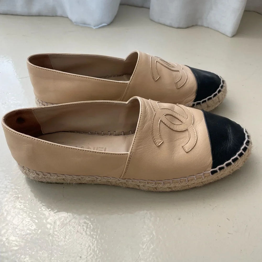 Chanel Lambskin Espadrilles
nude w/black 
Size 37.5
worn twice - Picture 2 of 4